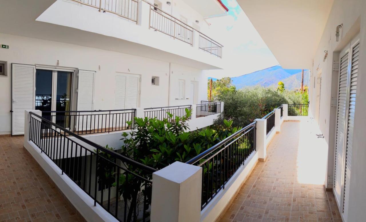 Ενοικιαζόμενα Δωμάτια Γεωργία Σταμούλου Ровіес Екстер'єр фото